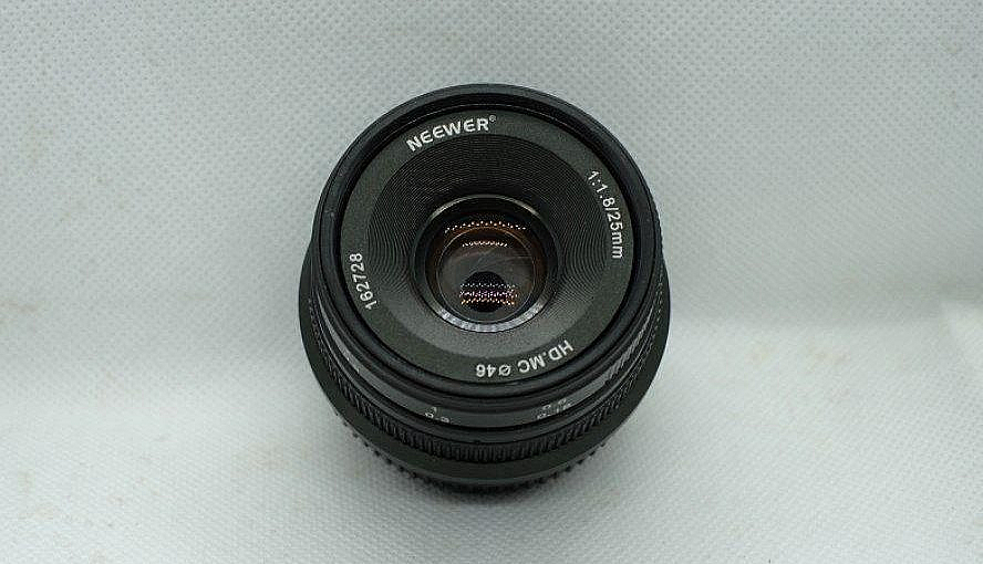 Neewer 25mm f/1.8